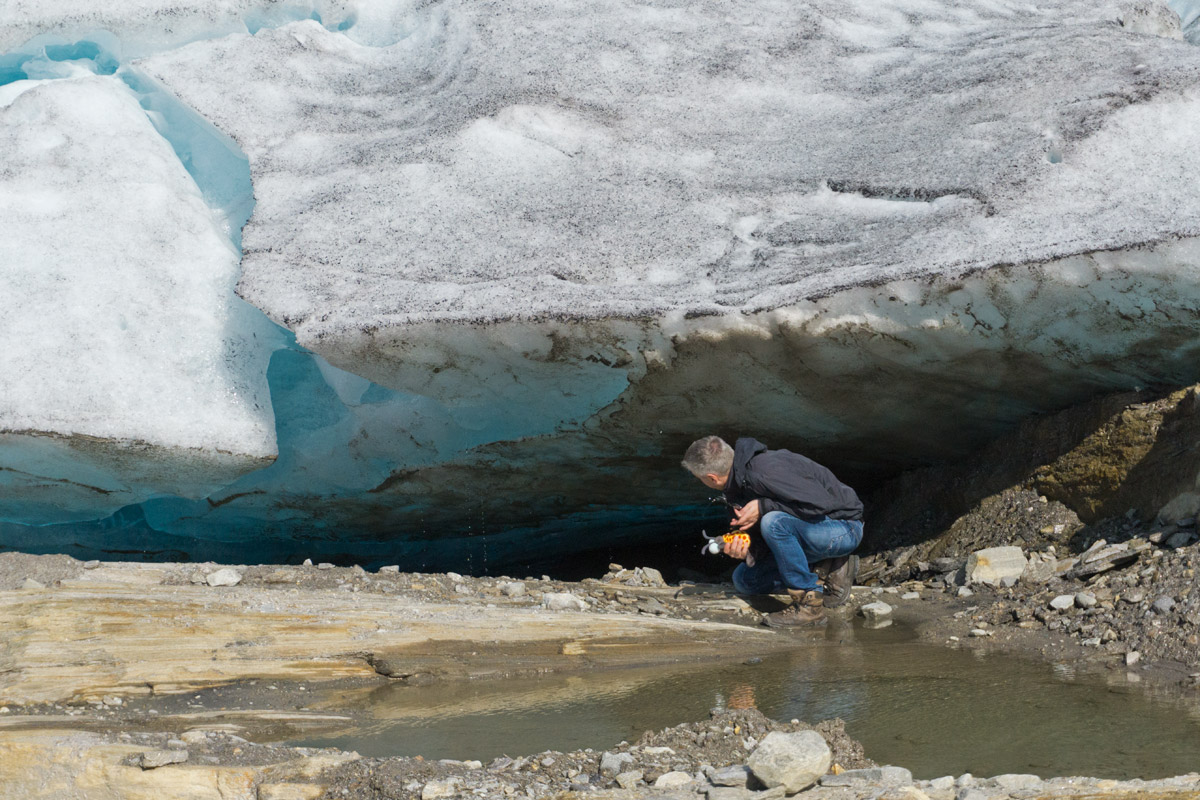 Wie tief mag die Höhle unter dem Eis wohl gehen?
