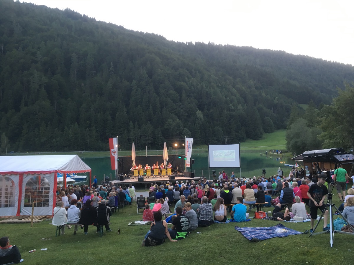 Kulturbühne mit Tiroler Musik